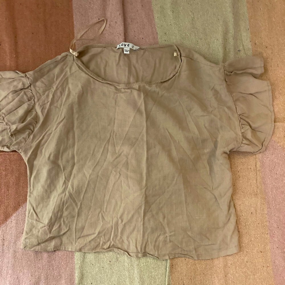 Gorgeous nude color ruffle sleeve crop top